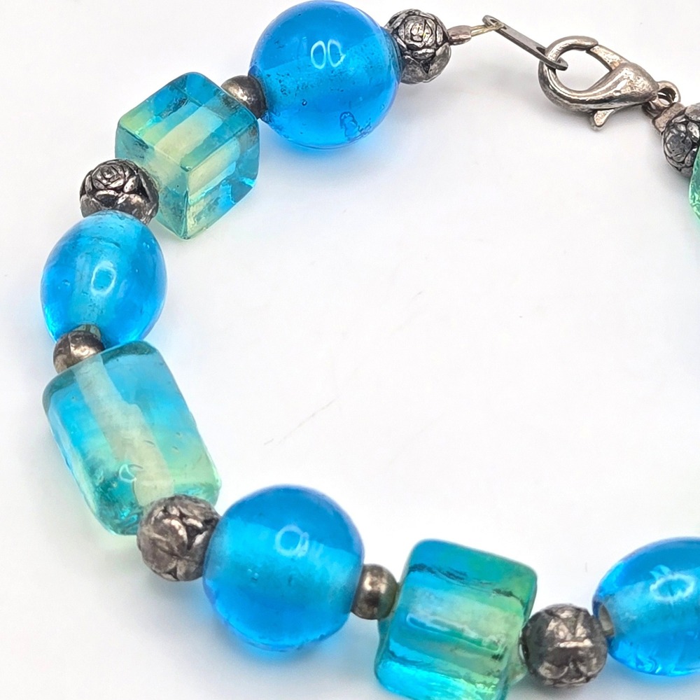 Blue and Green Glass Bead Bracelet Silver Tone Floral Spacers Lobster Clasp‎